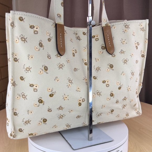 π₯COACH - Tote With Rainbow Coach Badge - 110U482 - Picture 5 of 17